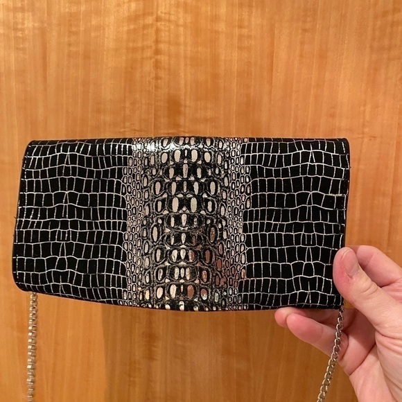 Faux snakeskin clutch purse - Picture 2 of 5